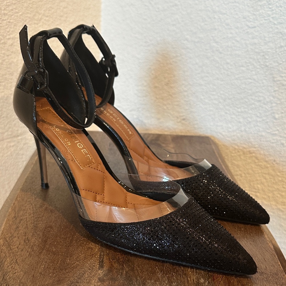 Kurt Geiger London Brixton Lock Charm Black Pump Women’s Size EU 39 US 8.5